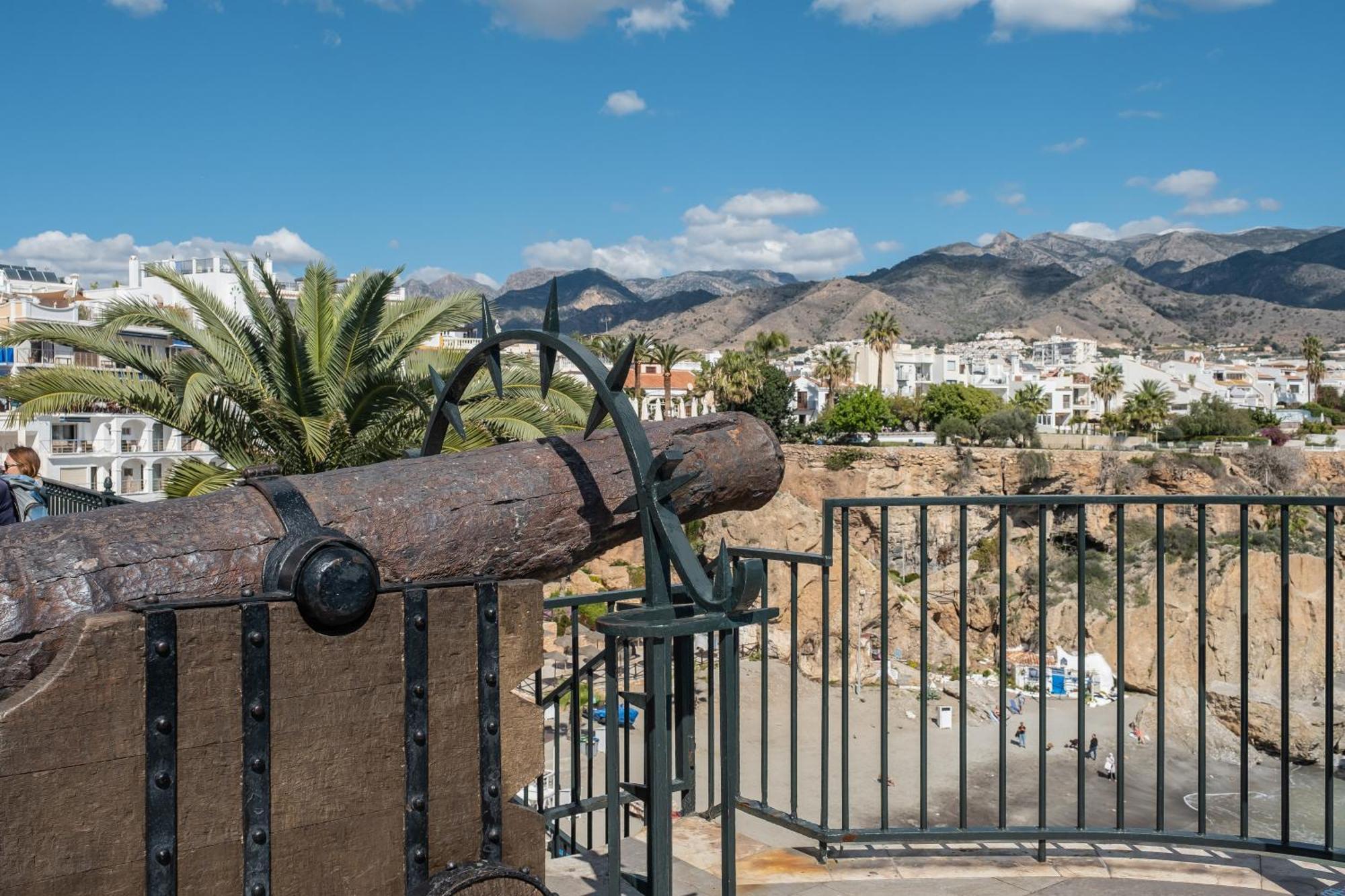 Bright spacious 1 bed apartment Nerja Exterior foto